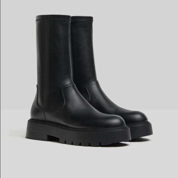 NWT. Bershka Black Close-fitting Mid Heel Platform Ankle Boots. Size 6. - Picture 2 of 6